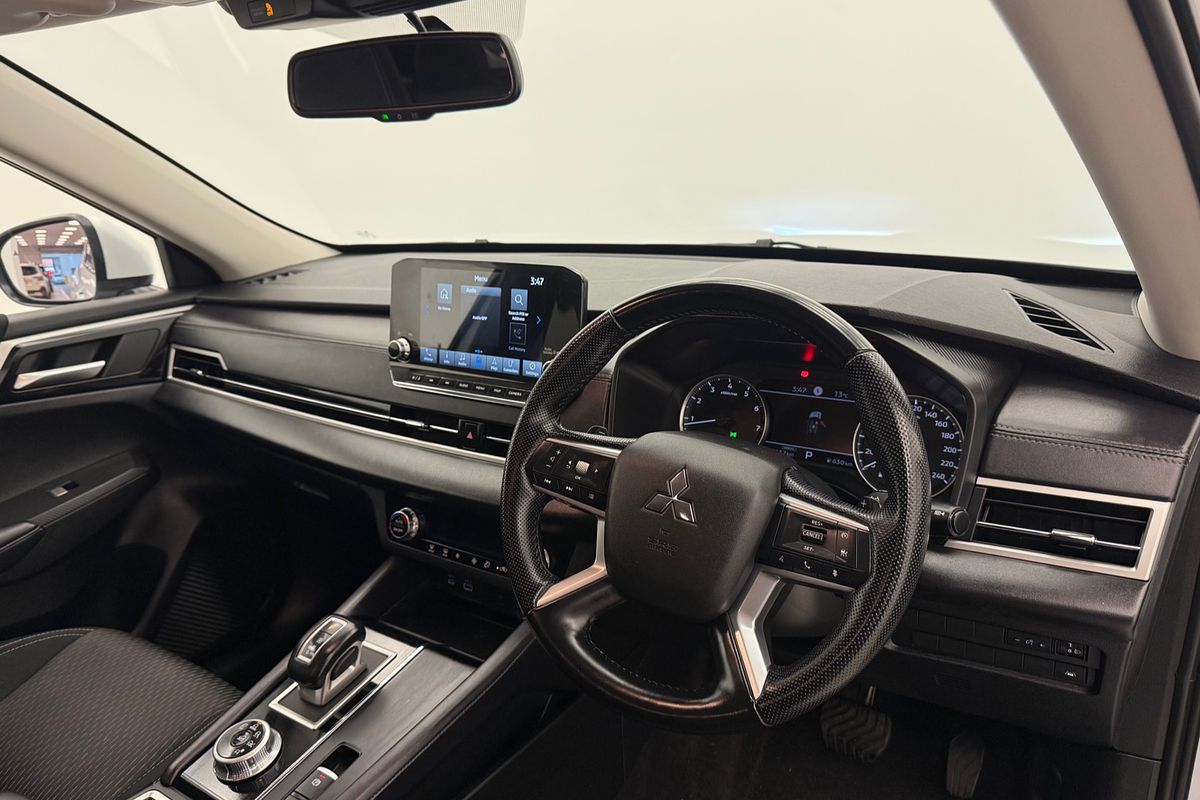 2024 Mitsubishi ZM Outlander LS 2.5L CVT 2WD 7ST