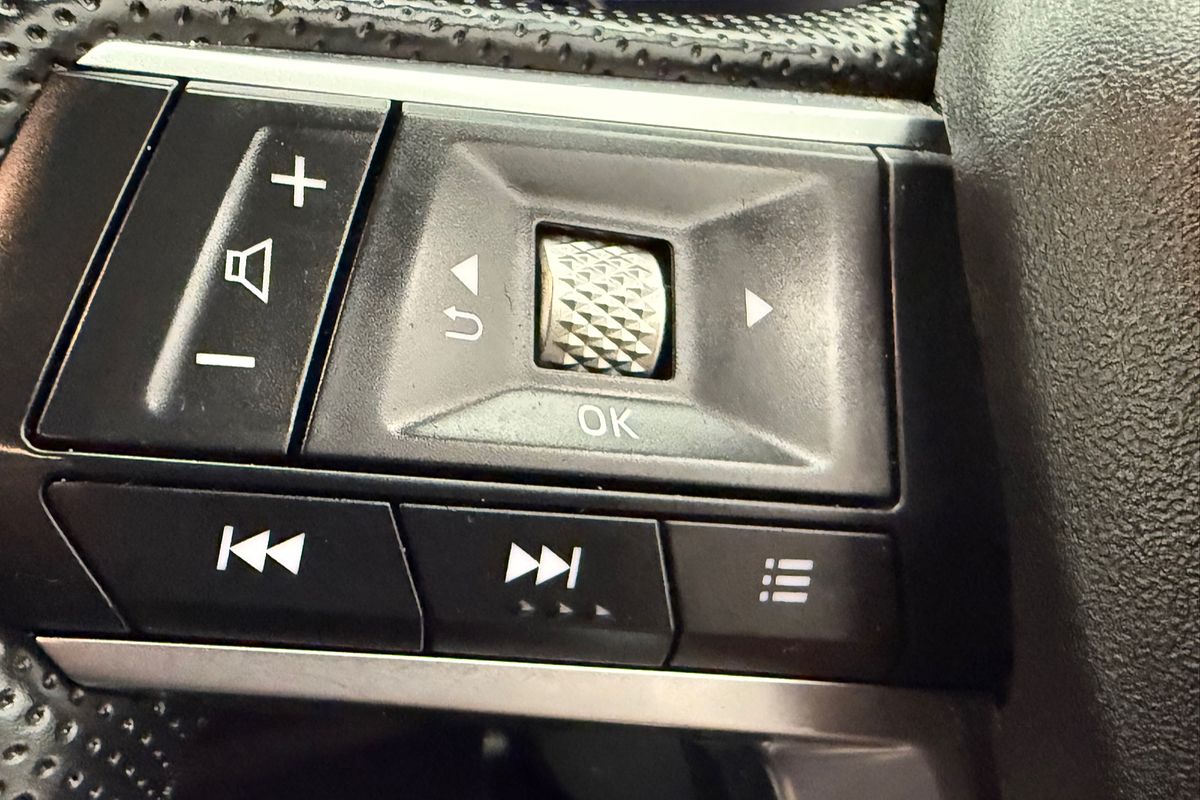 2024 Mitsubishi ZM Outlander LS 2.5L CVT 2WD 7ST