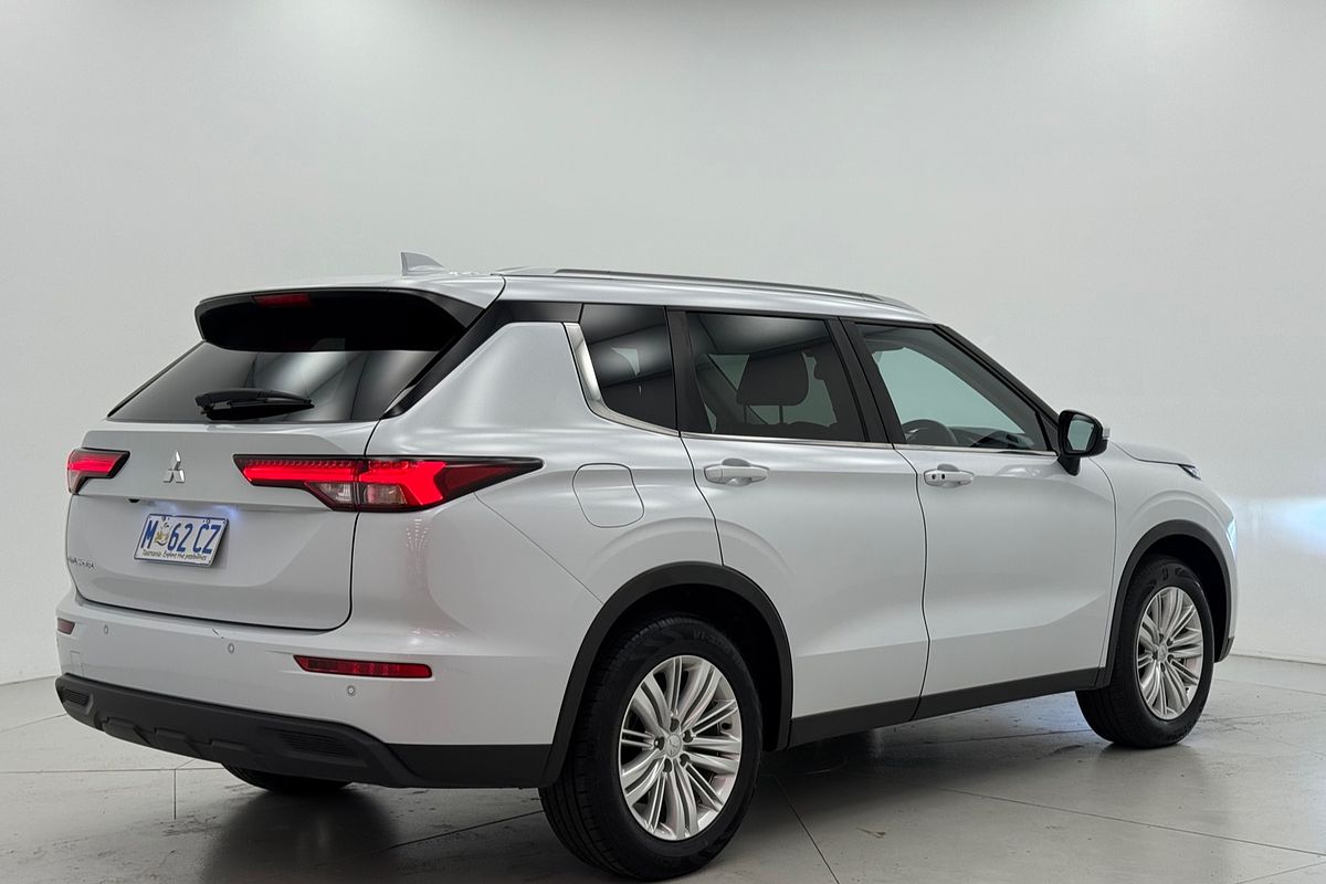 2024 Mitsubishi ZM Outlander LS 2.5L CVT 2WD 7ST