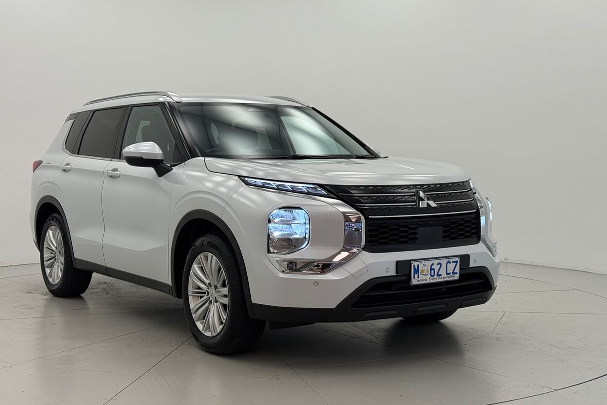 2024 Mitsubishi ZM Outlander LS 2.5L CVT 2WD 7ST