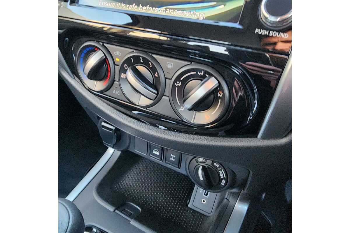 2023 Nissan Navara SL D23