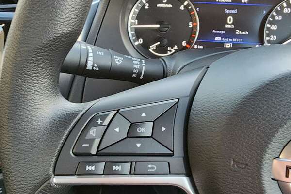 2023 Nissan Navara SL D23