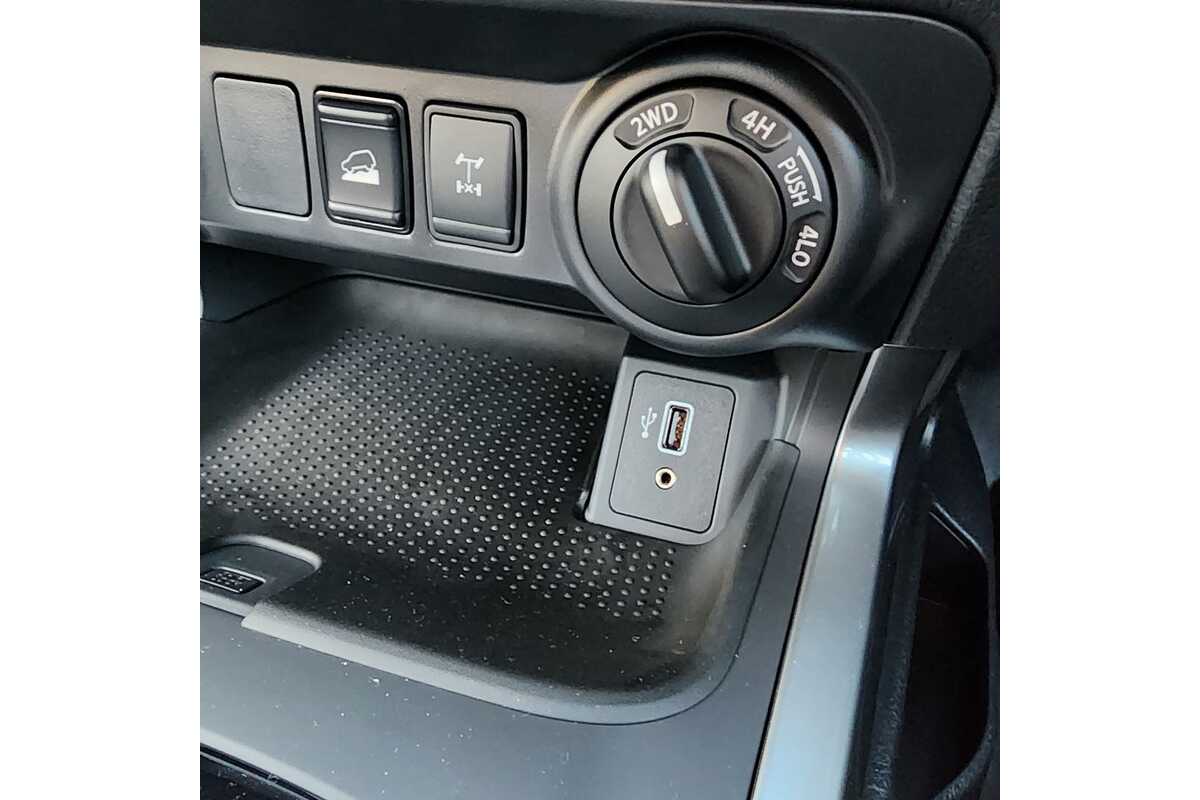2023 Nissan Navara SL D23