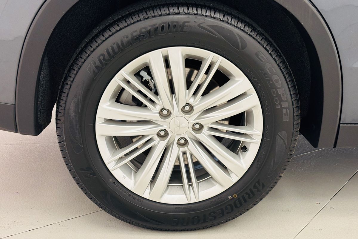 2024 Mitsubishi ZM Outlander LS 2.5L CVT 2WD 7ST