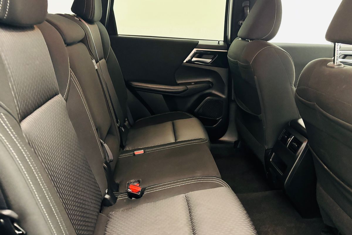 2024 Mitsubishi ZM Outlander LS 2.5L CVT 2WD 7ST