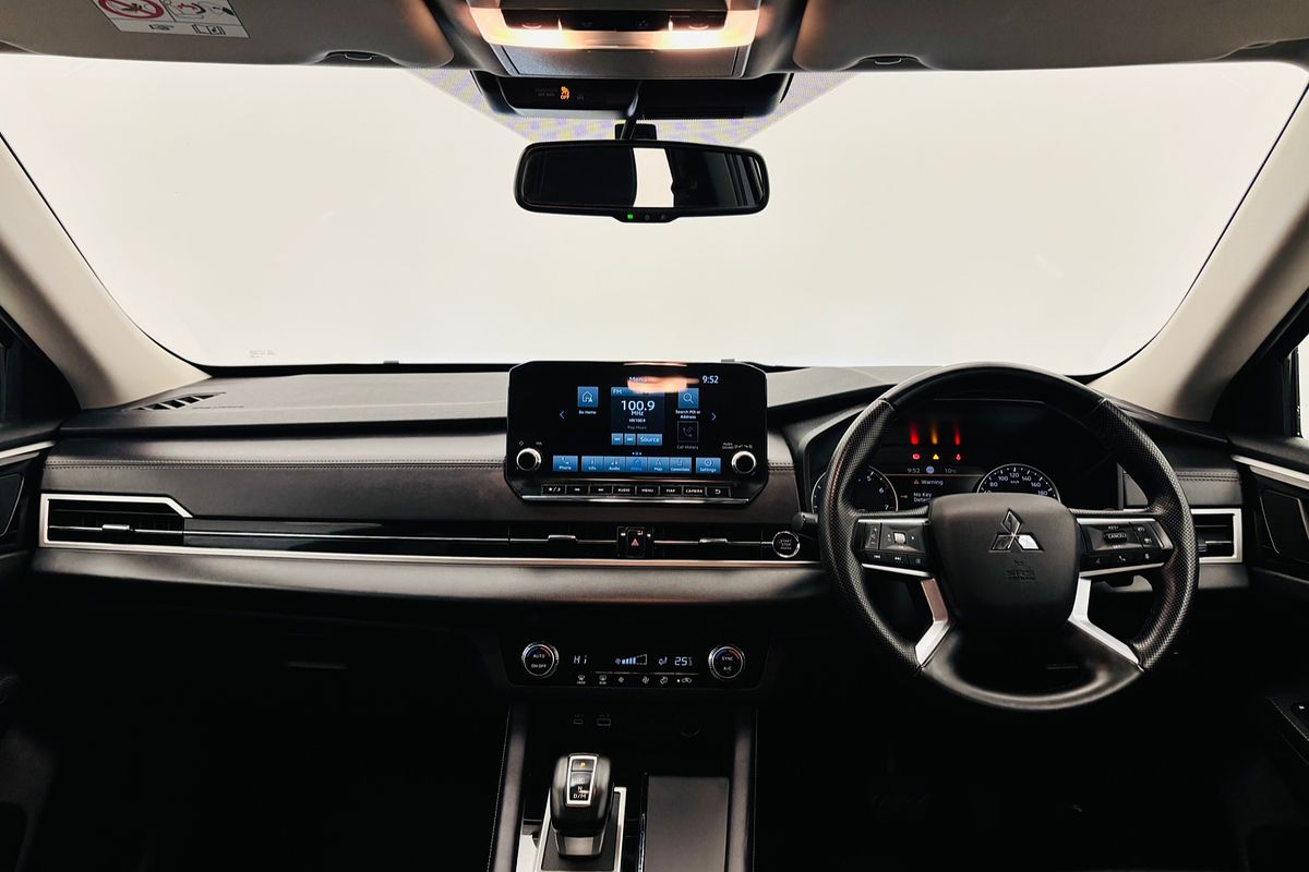 2024 Mitsubishi ZM Outlander LS 2.5L CVT 2WD 7ST