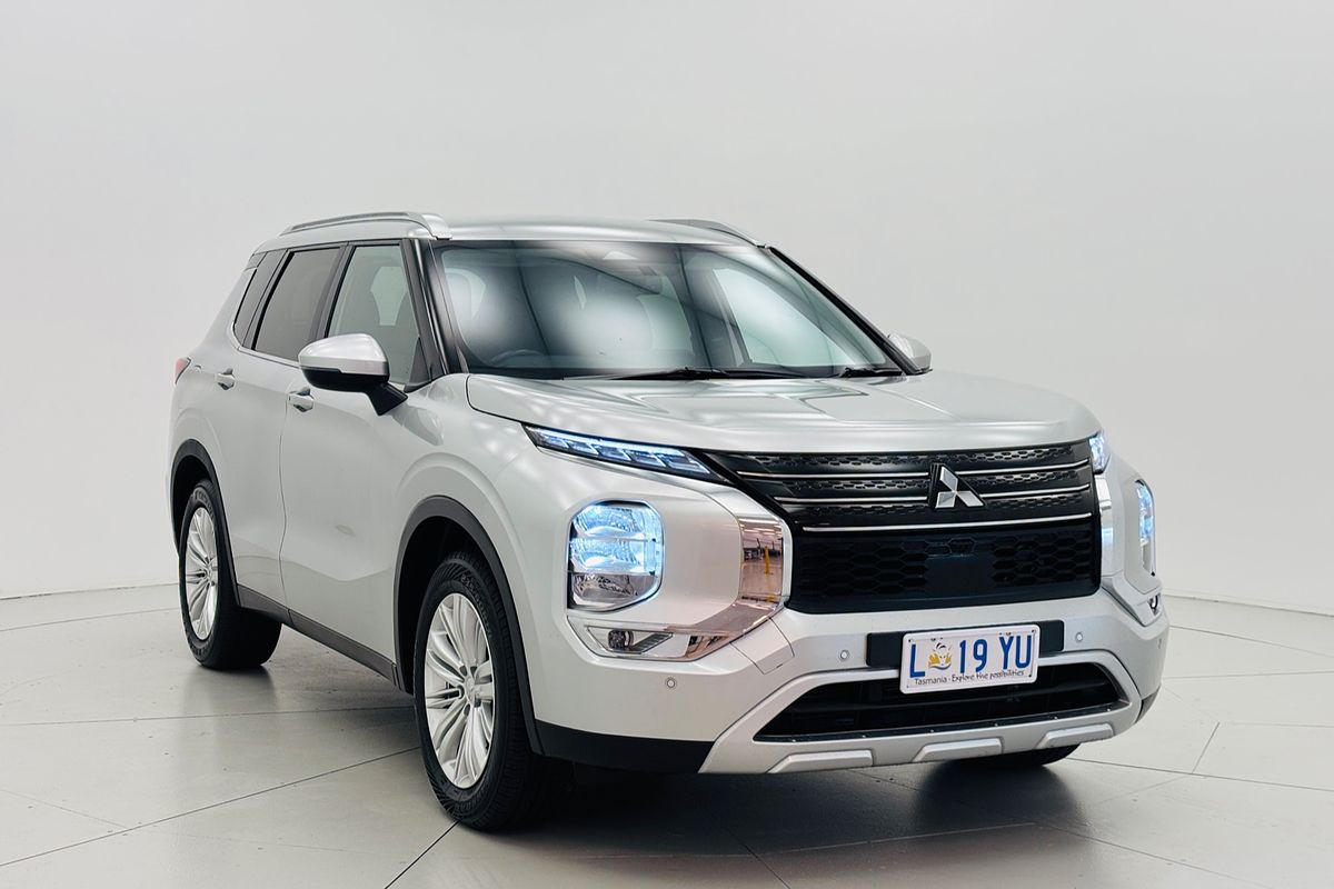 2024 Mitsubishi ZM Outlander LS 2.5L CVT 2WD 7ST