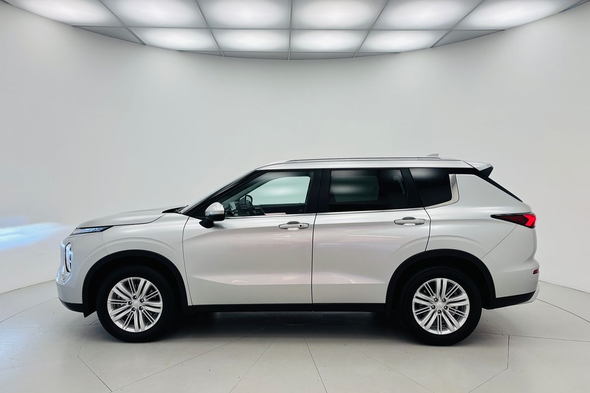 2024 Mitsubishi ZM Outlander LS 2.5L CVT 2WD 7ST