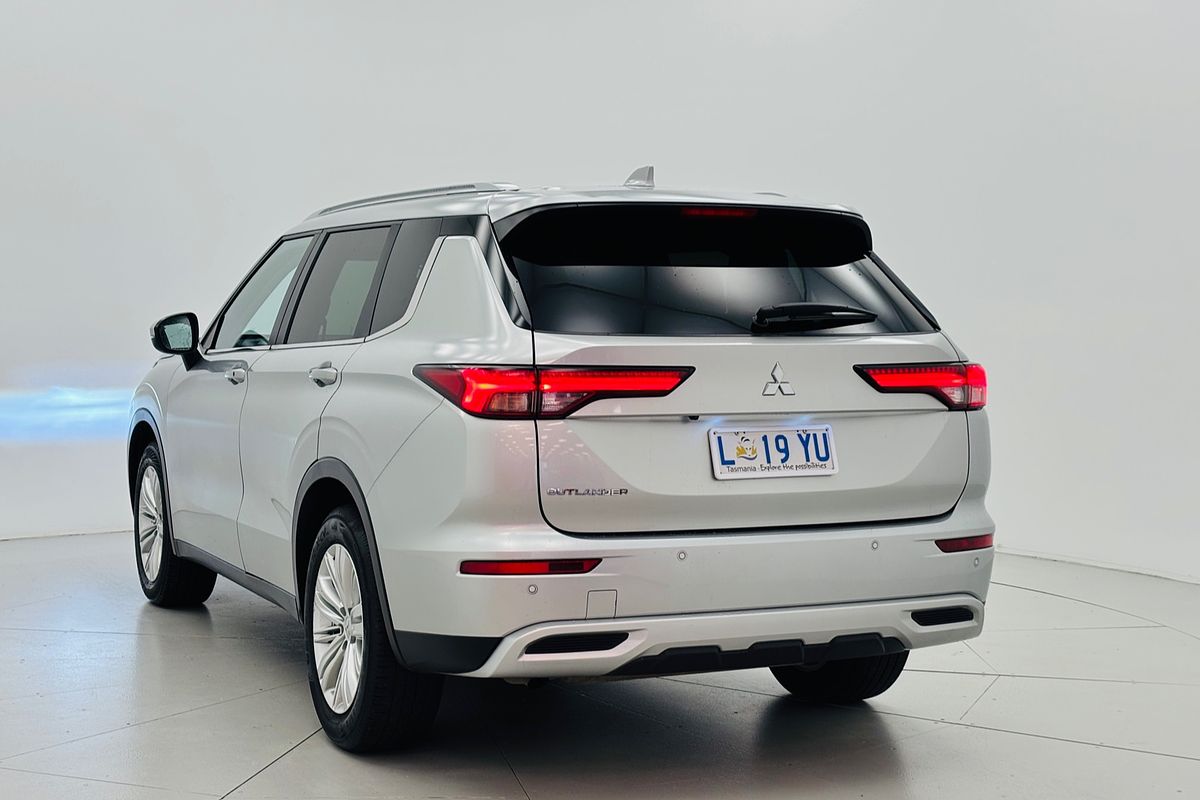 2024 Mitsubishi ZM Outlander LS 2.5L CVT 2WD 7ST