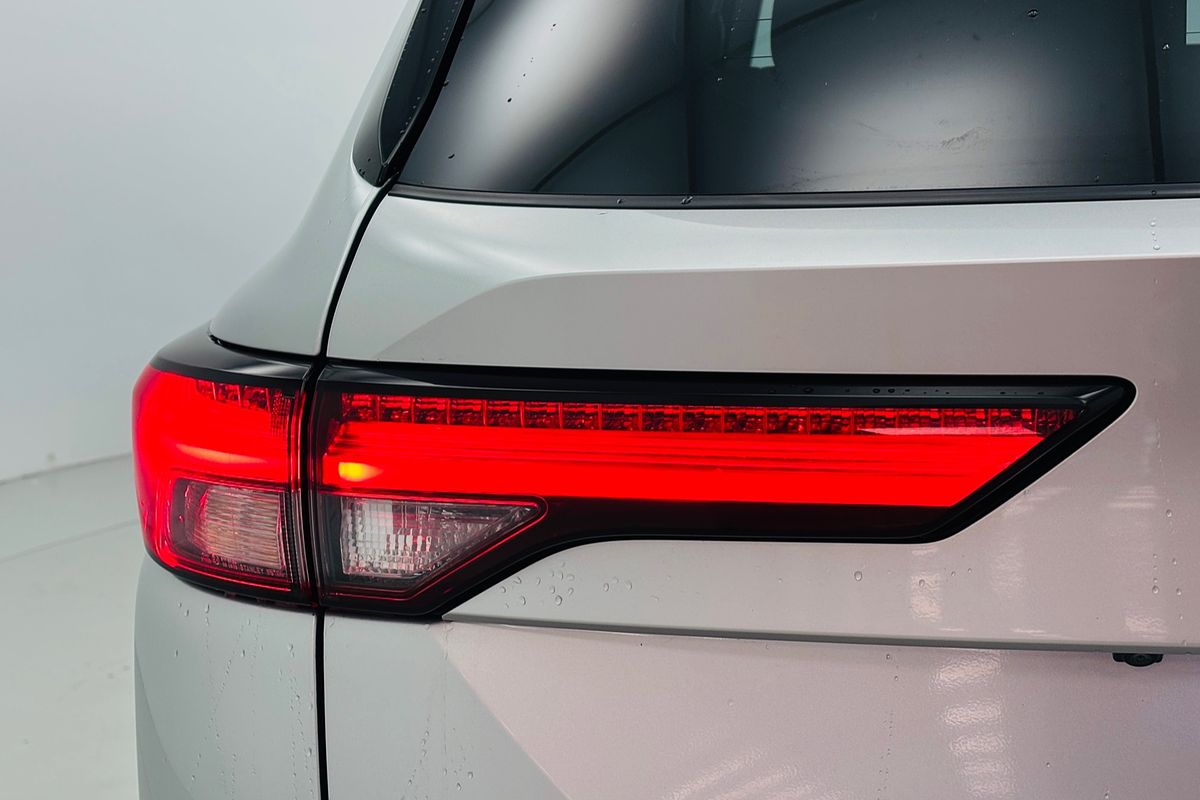 2024 Mitsubishi ZM Outlander LS 2.5L CVT 2WD 7ST