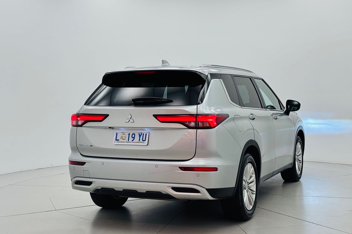 2024 Mitsubishi ZM Outlander LS 2.5L CVT 2WD 7ST