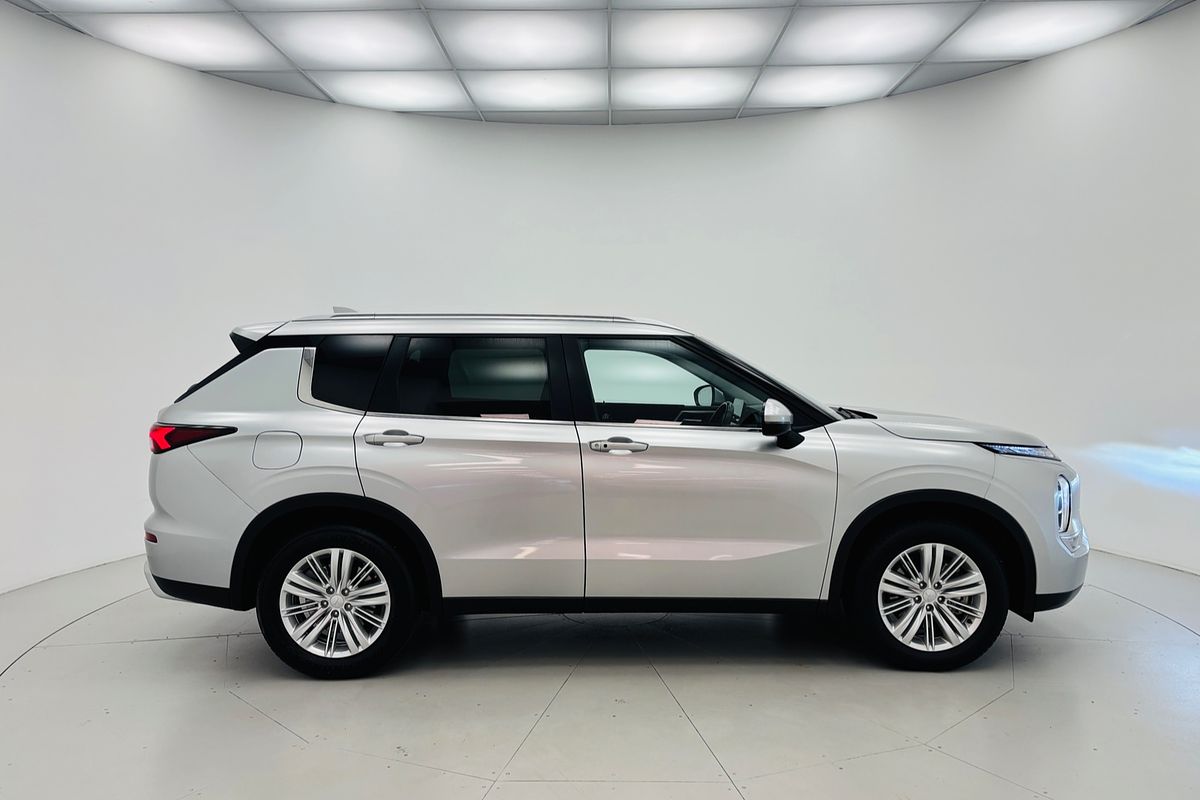 2024 Mitsubishi ZM Outlander LS 2.5L CVT 2WD 7ST