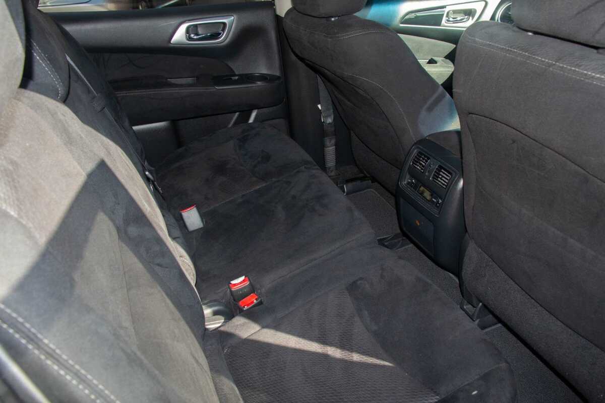 2015 Nissan Pathfinder ST R52