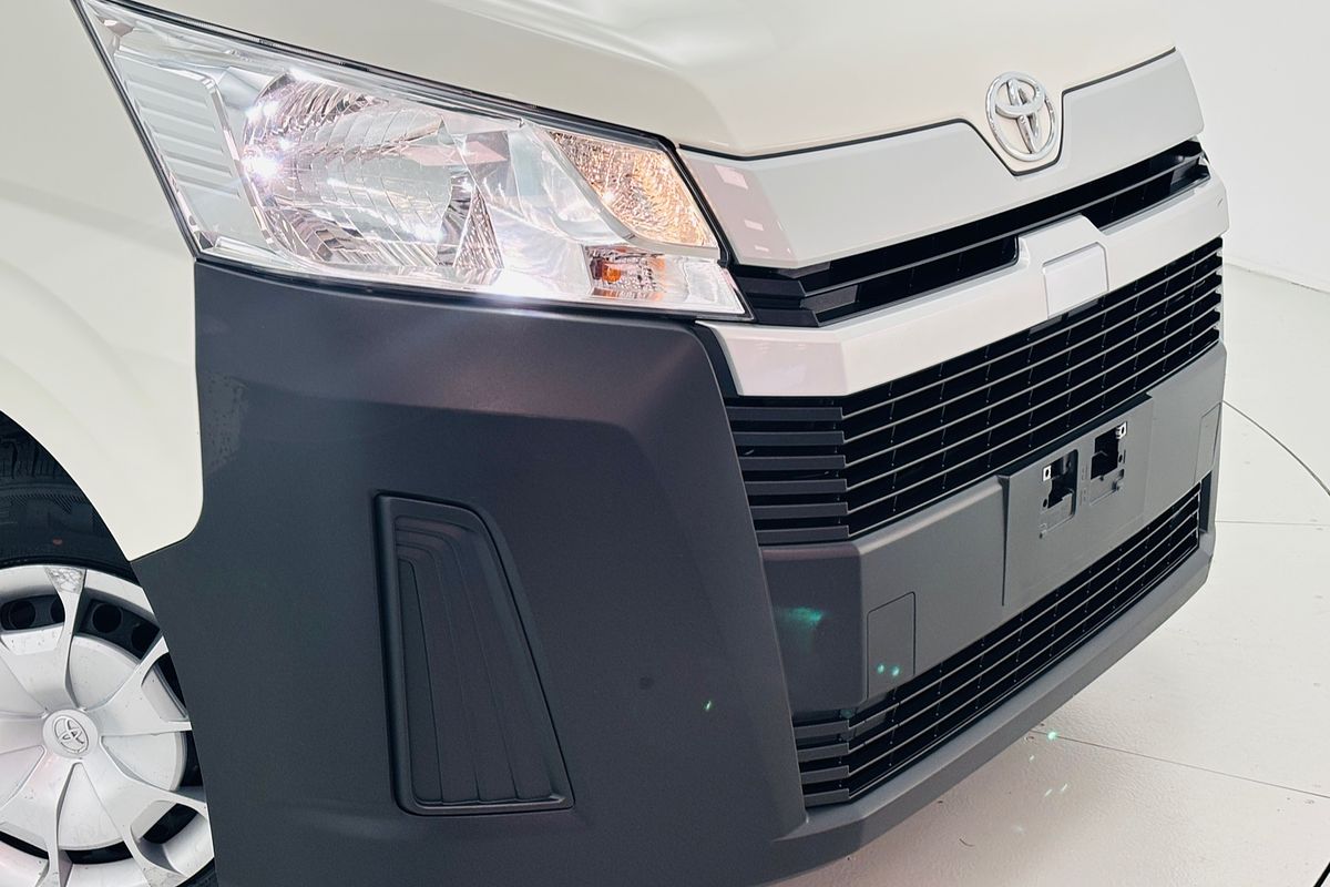 Hiace Van LWB 2.8L T Diesel Automatic 9617530 005