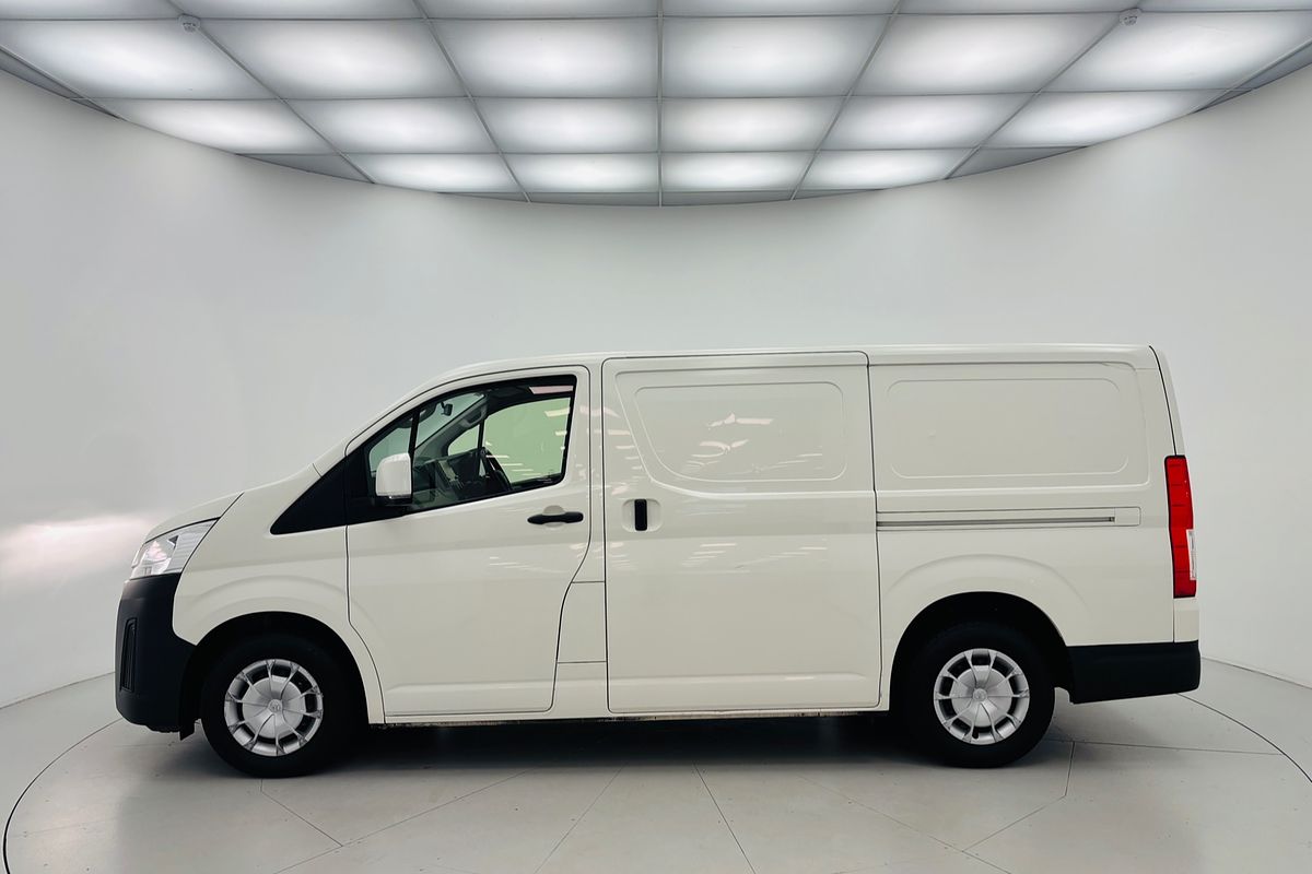 Hiace Van LWB 2.8L T Diesel Automatic 9617530 005