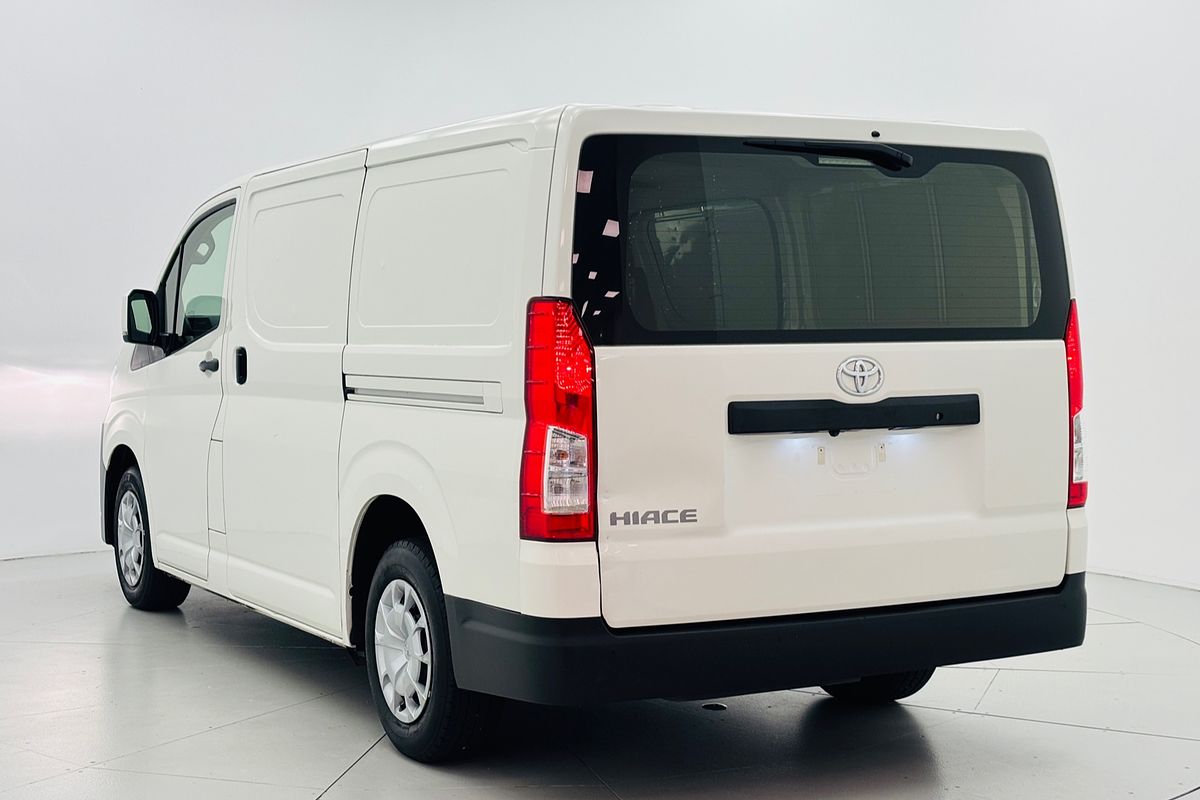 Hiace Van LWB 2.8L T Diesel Automatic 9617530 005