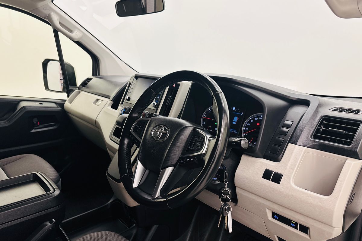 Hiace Van LWB 2.8L T Diesel Automatic 9617530 005