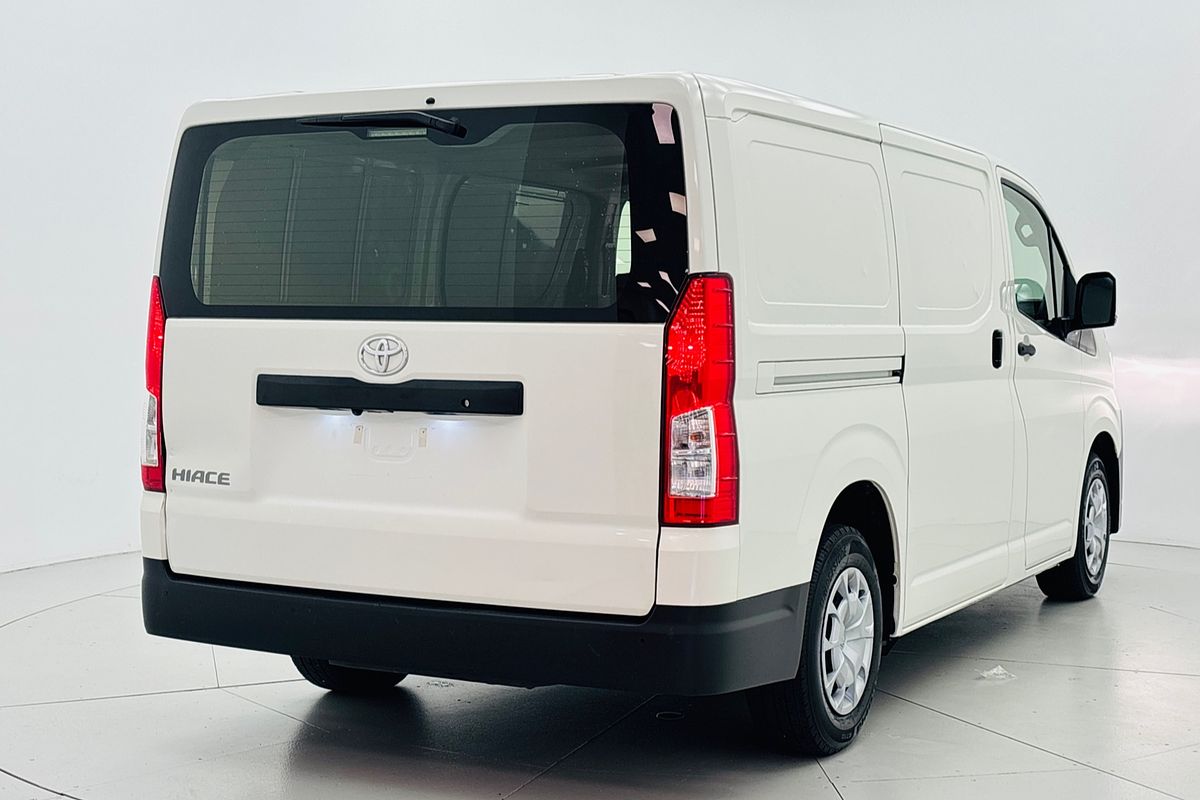 Hiace Van LWB 2.8L T Diesel Automatic 9617530 005