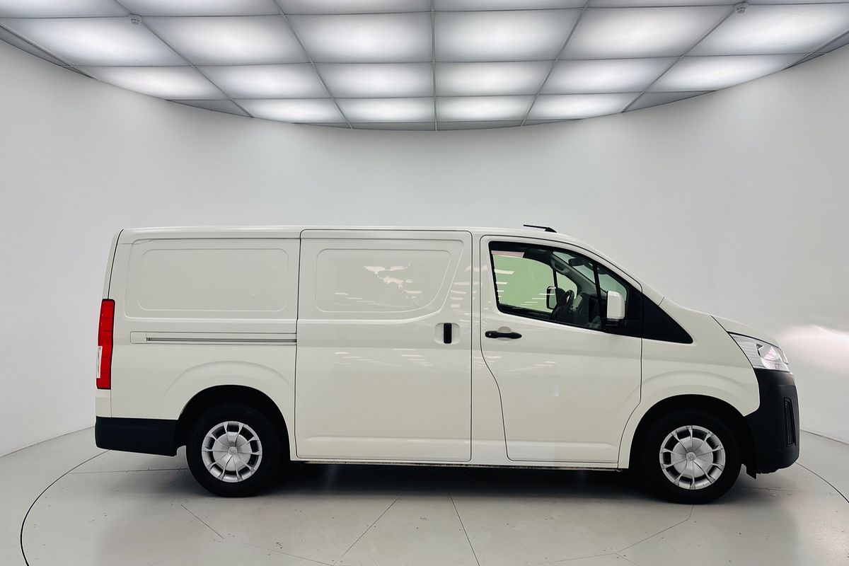 Hiace Van LWB 2.8L T Diesel Automatic 9617530 005