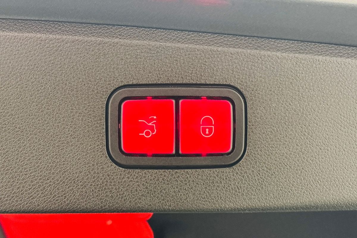 2015 Mercedes-benz E400 7 SP AUTOMATIC 4D SEDAN TV6