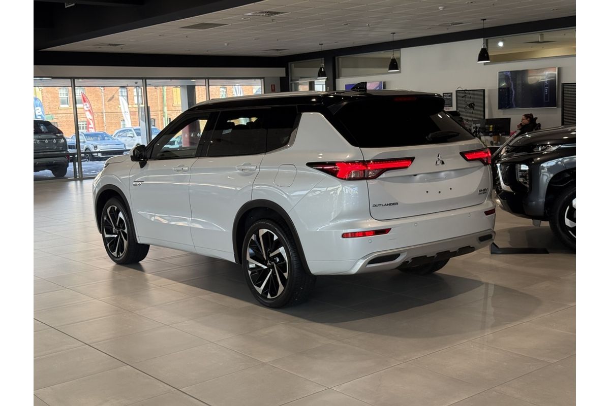 2024 Mitsubishi ZM Outlander EXCEED TOURER 2.4L PHEV 7ST
