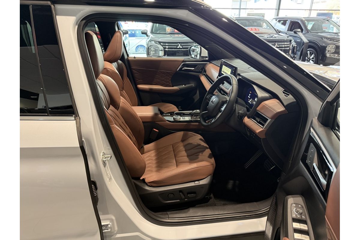 2025 Mitsubishi ZM Outlander EXCEED TOURER 2.4L PHEV 5ST