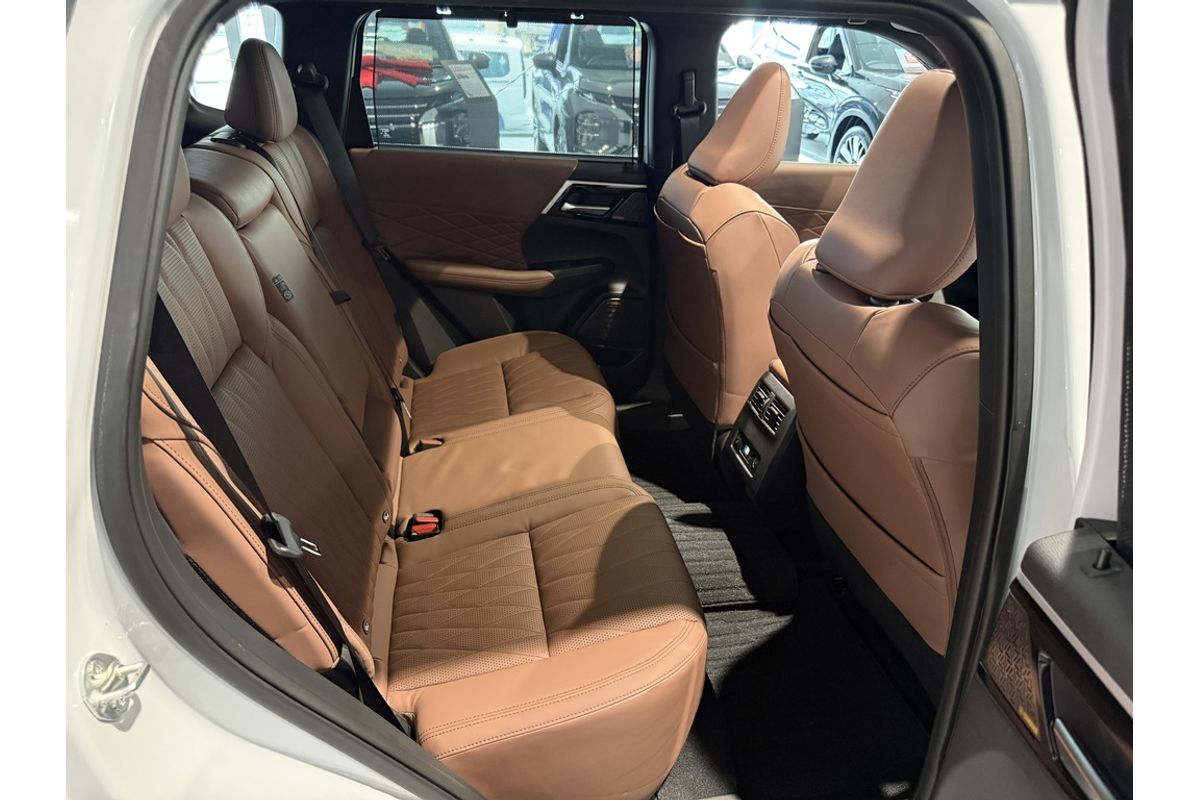 2025 Mitsubishi ZM Outlander EXCEED TOURER 2.4L PHEV 5ST