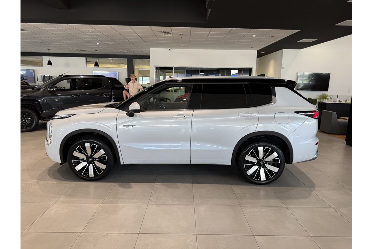 2025 Mitsubishi ZM Outlander EXCEED TOURER 2.4L PHEV 5ST