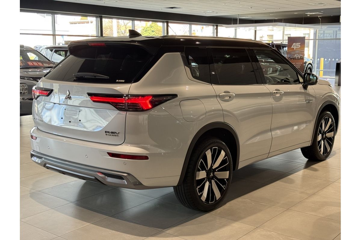 2025 Mitsubishi ZM Outlander EXCEED TOURER 2.4L PHEV 5ST