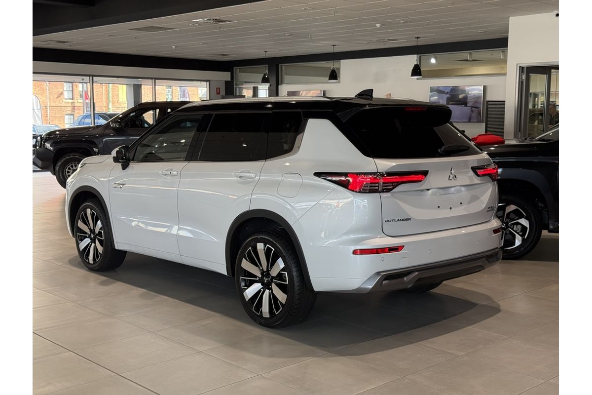 2025 Mitsubishi ZM Outlander EXCEED TOURER 2.4L PHEV 5ST
