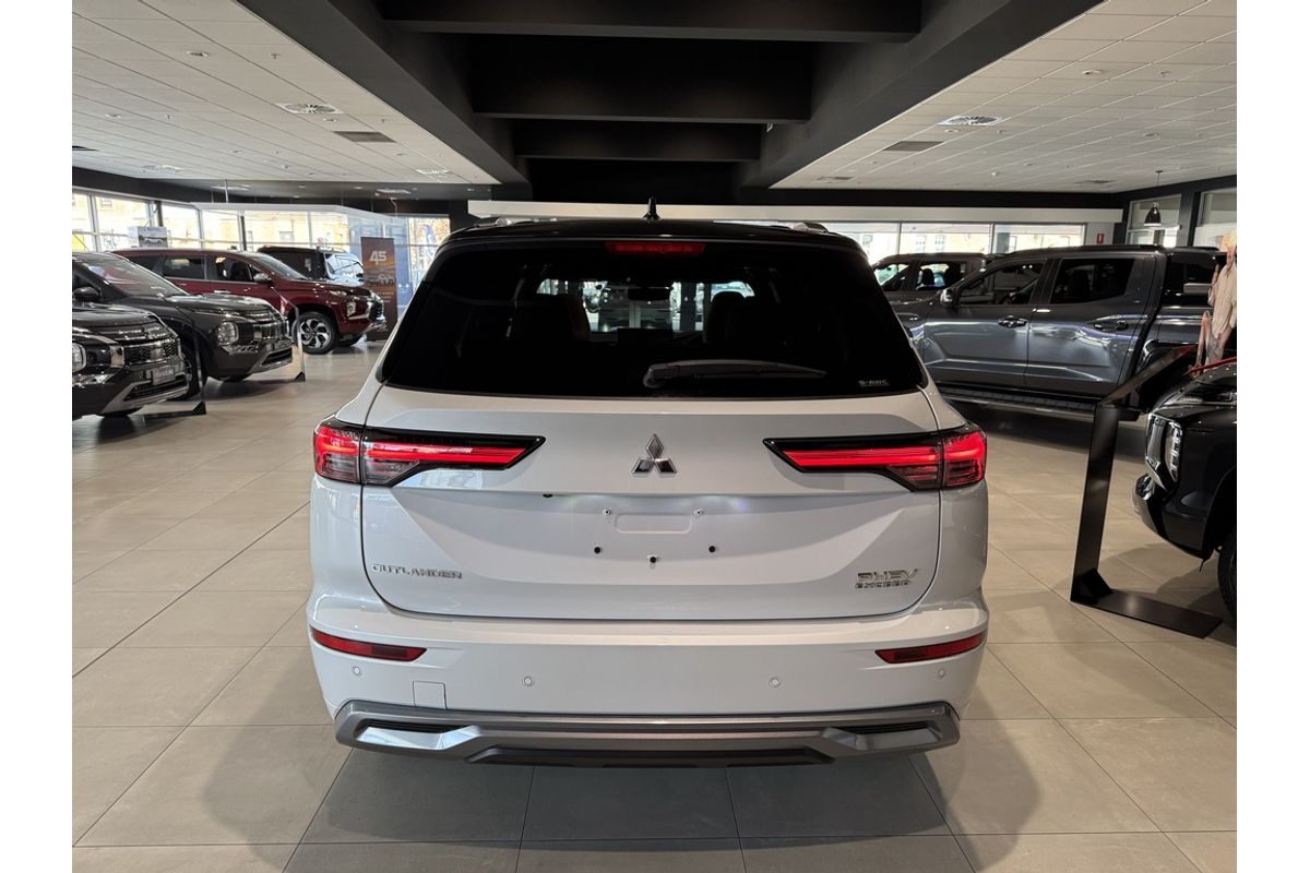 2025 Mitsubishi ZM Outlander EXCEED TOURER 2.4L PHEV 5ST