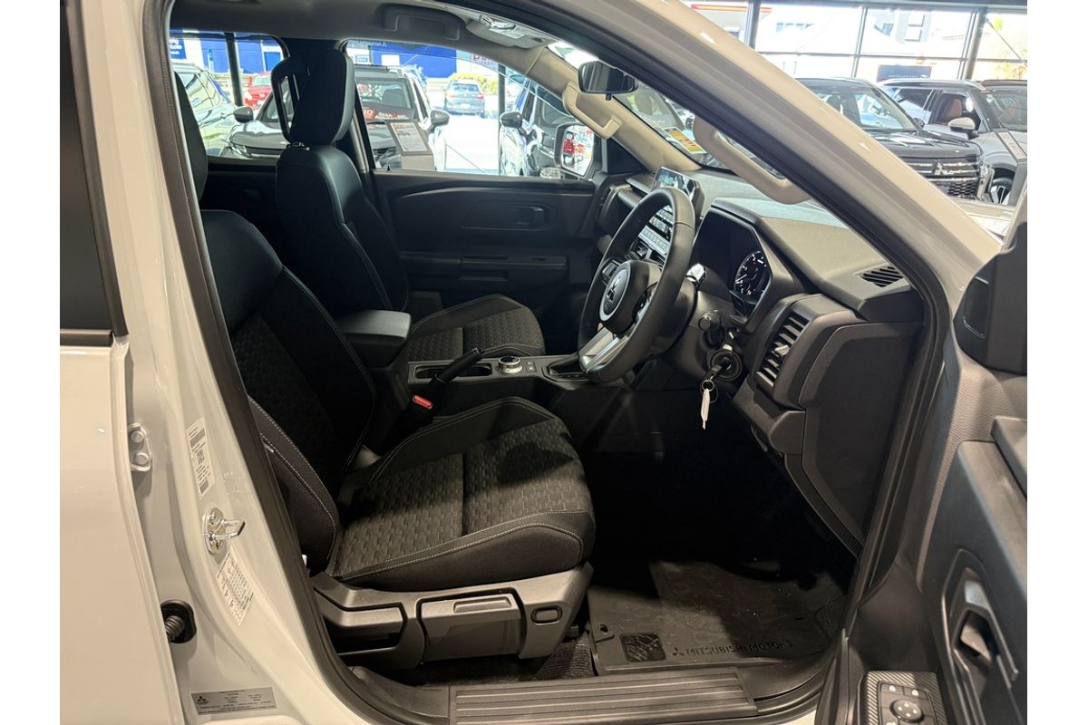 2025 Mitsubishi MV Triton GLX-R 2.4L D 6AT 4X4 DC PU