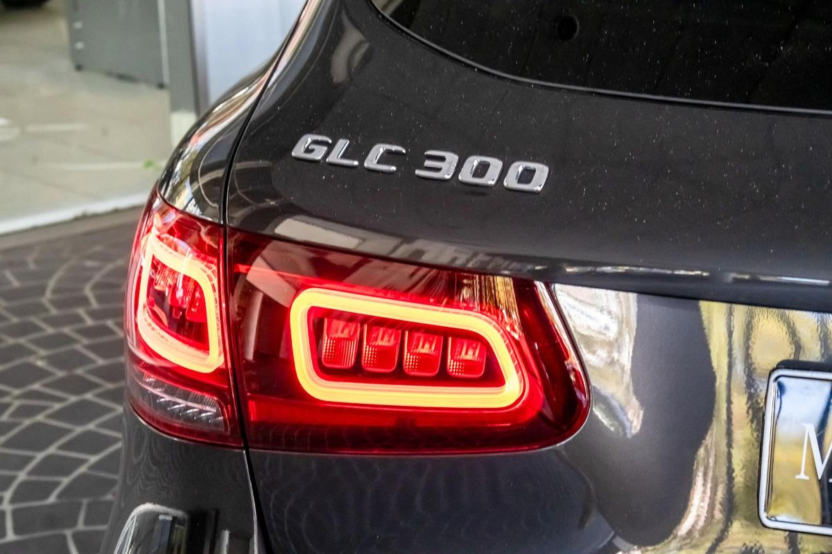 X253 802MY GLC300 WAG 5dr 9G 9 sp 2.0T