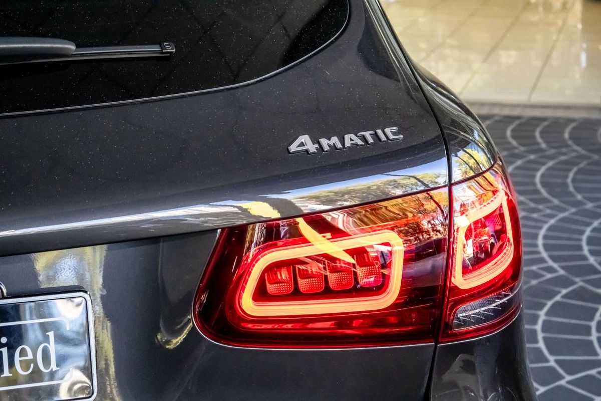 X253 802MY GLC300 WAG 5dr 9G 9 sp 2.0T
