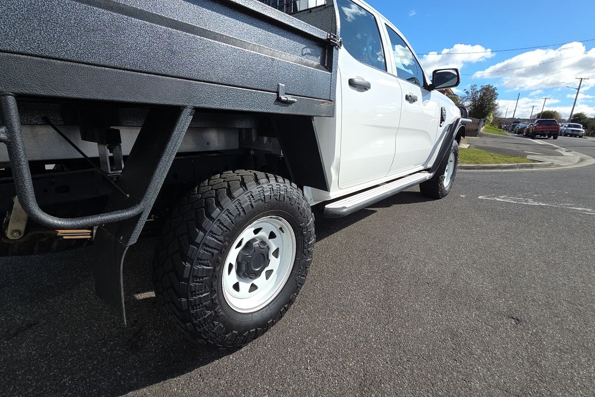 Ford  2022.00 DOUBLE CAB CHASSIS XL . 2.0L BiT DSL 10 SPD AUTO 4x4 .
