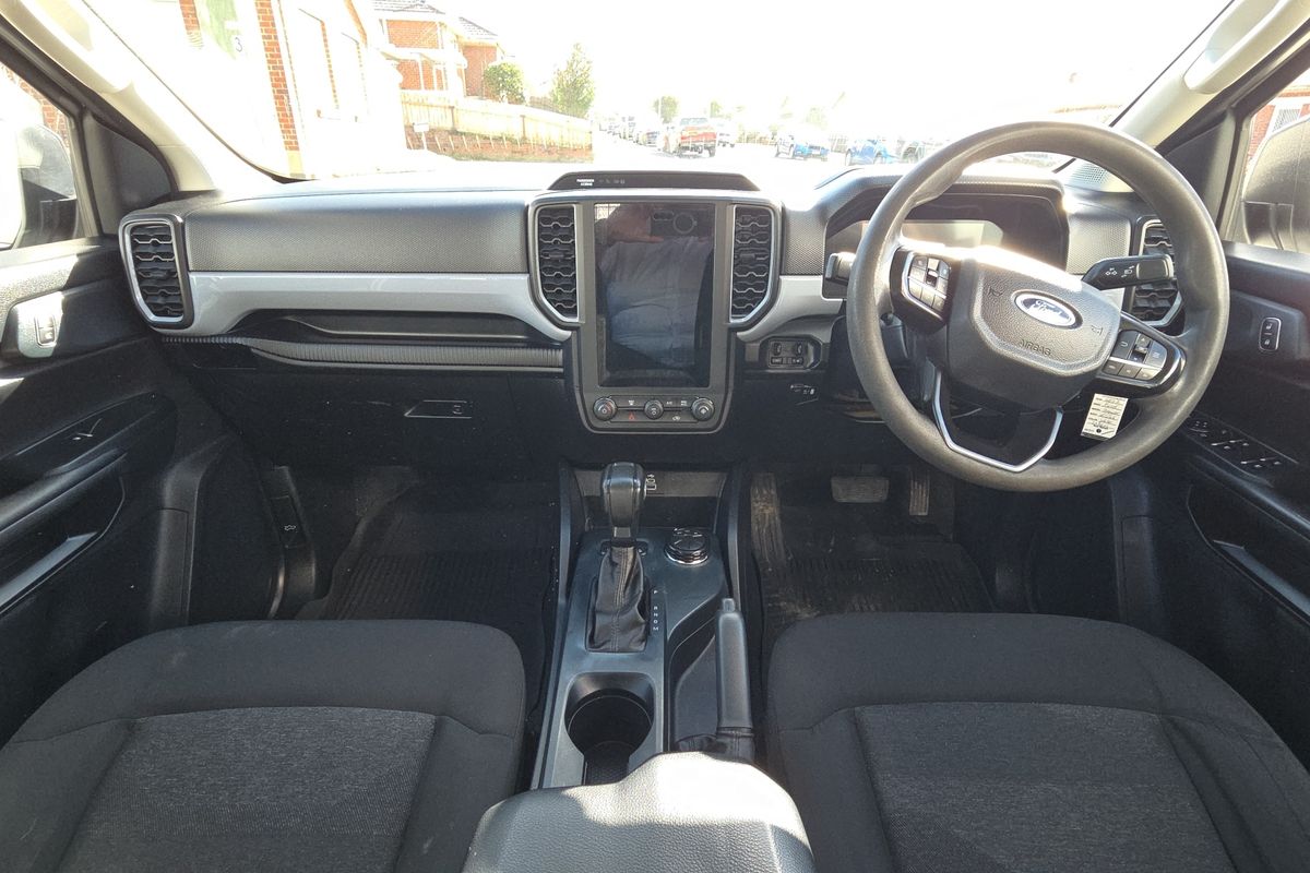 Ford 2022.00 DOUBLE CAB CHASSIS XL . 2.0L BiT DSL 10 SPD AUTO 4x4 .