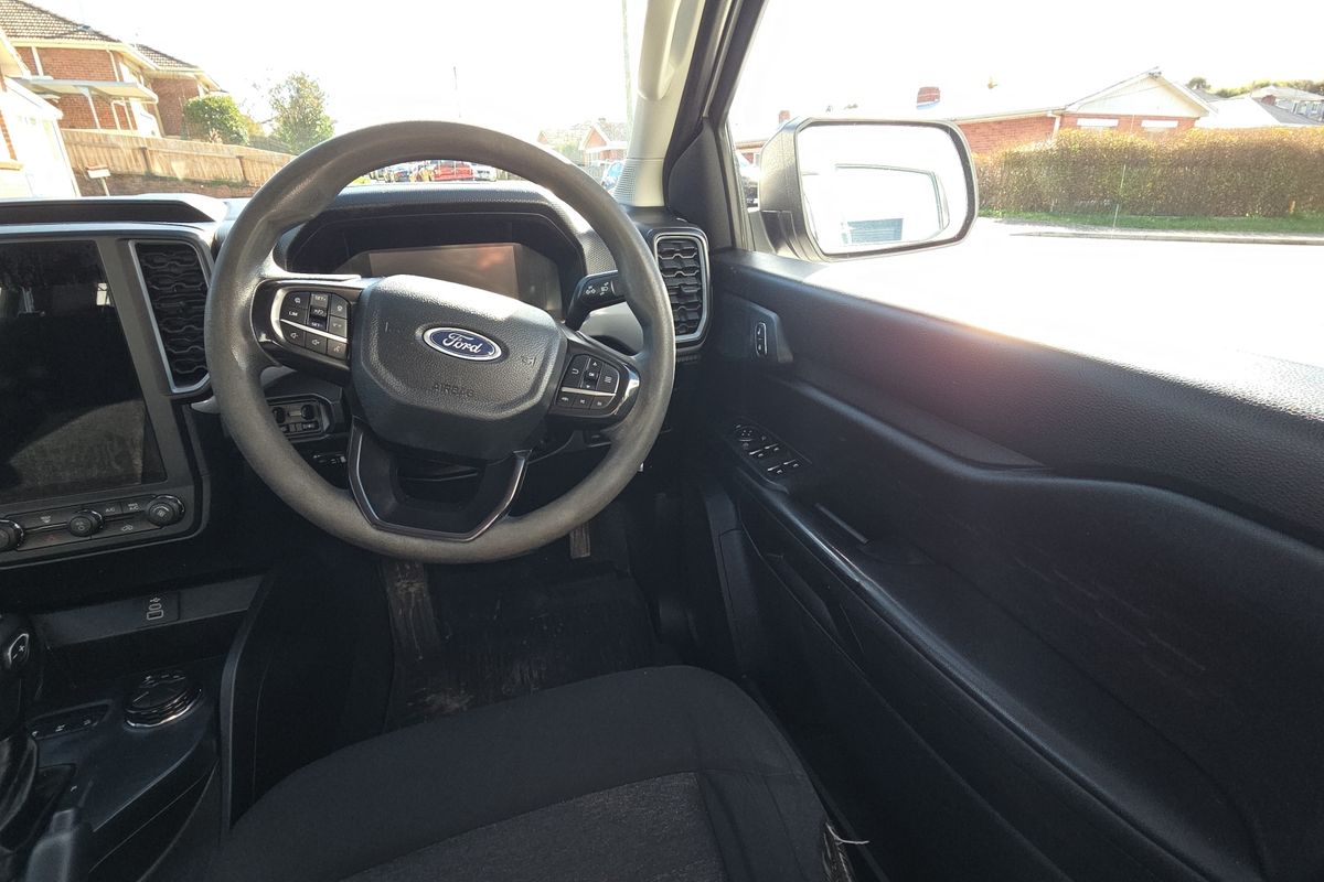 Ford 2022.00 DOUBLE CAB CHASSIS XL . 2.0L BiT DSL 10 SPD AUTO 4x4 .