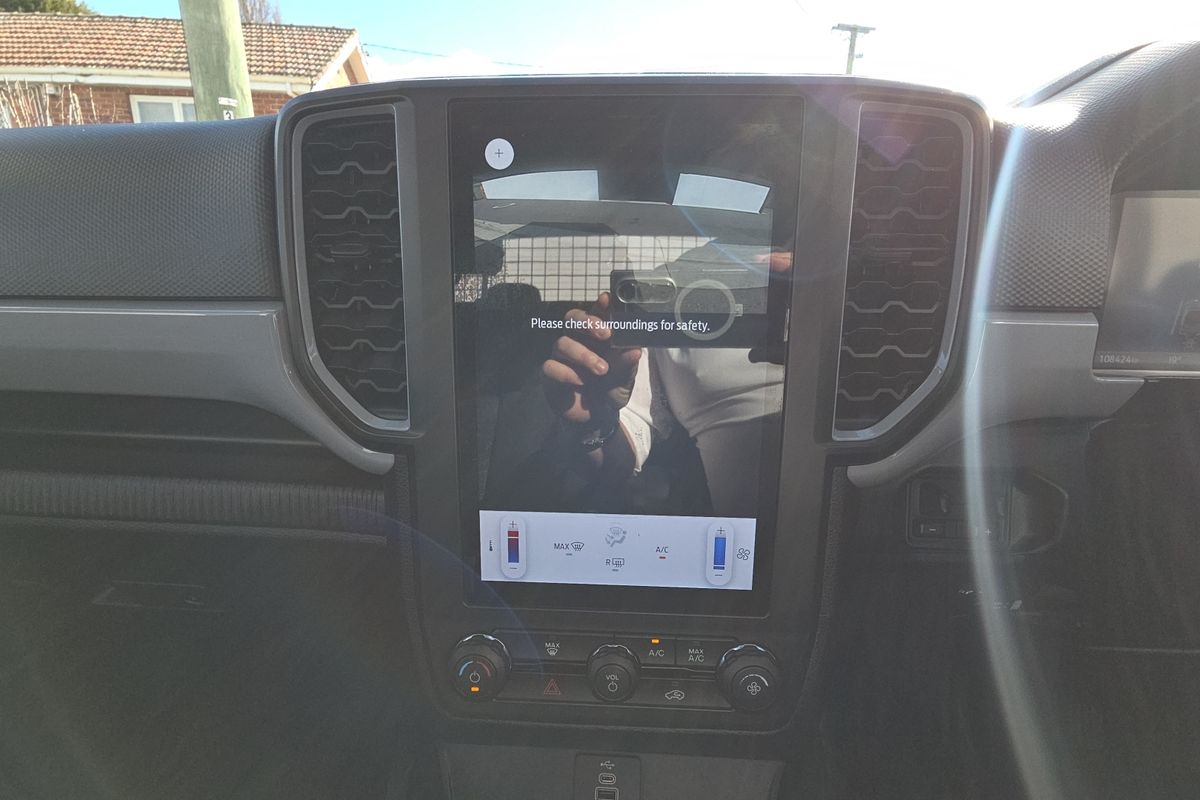 Ford 2022.00 DOUBLE CAB CHASSIS XL . 2.0L BiT DSL 10 SPD AUTO 4x4 .