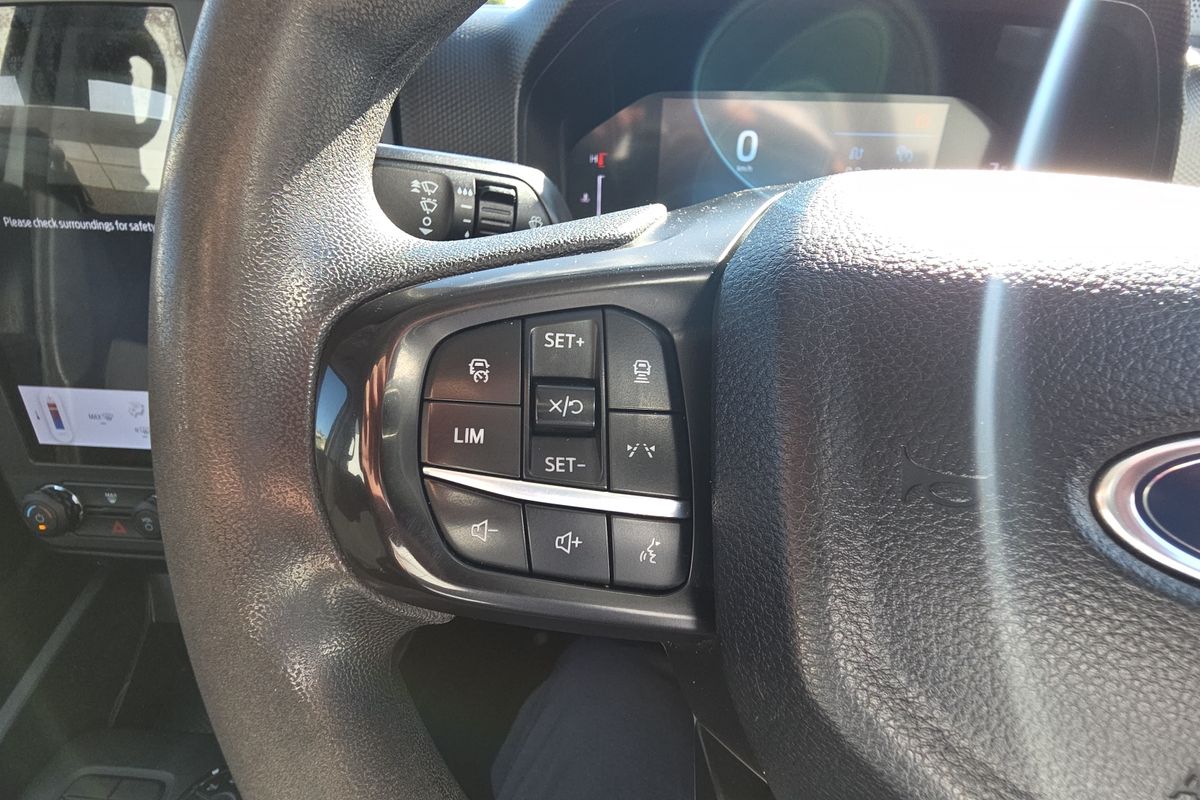 Ford 2022.00 DOUBLE CAB CHASSIS XL . 2.0L BiT DSL 10 SPD AUTO 4x4 .