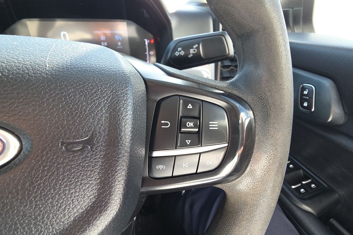 Ford 2022.00 DOUBLE CAB CHASSIS XL . 2.0L BiT DSL 10 SPD AUTO 4x4 .