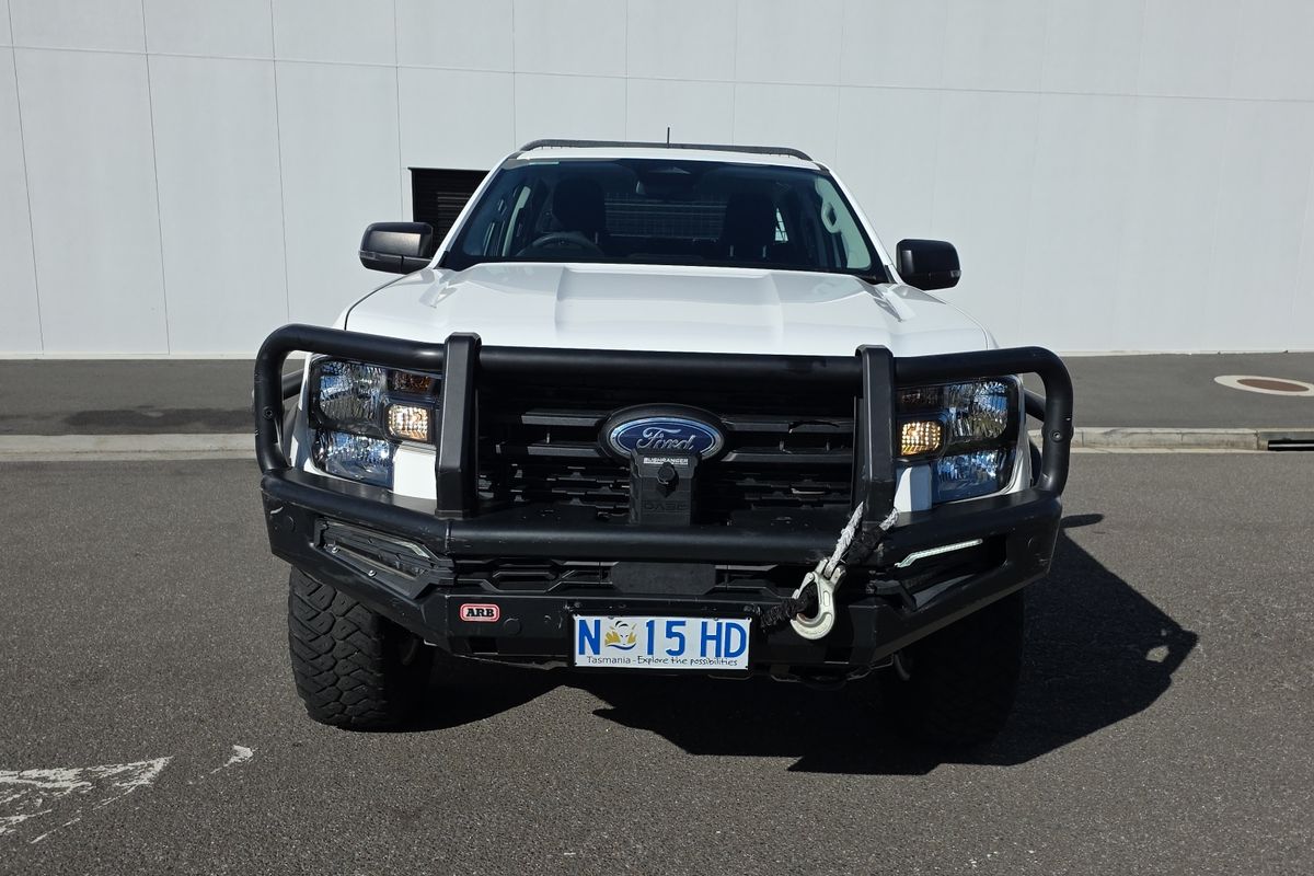 Ford 2022.00 DOUBLE CAB CHASSIS XL . 2.0L BiT DSL 10 SPD AUTO 4x4 .