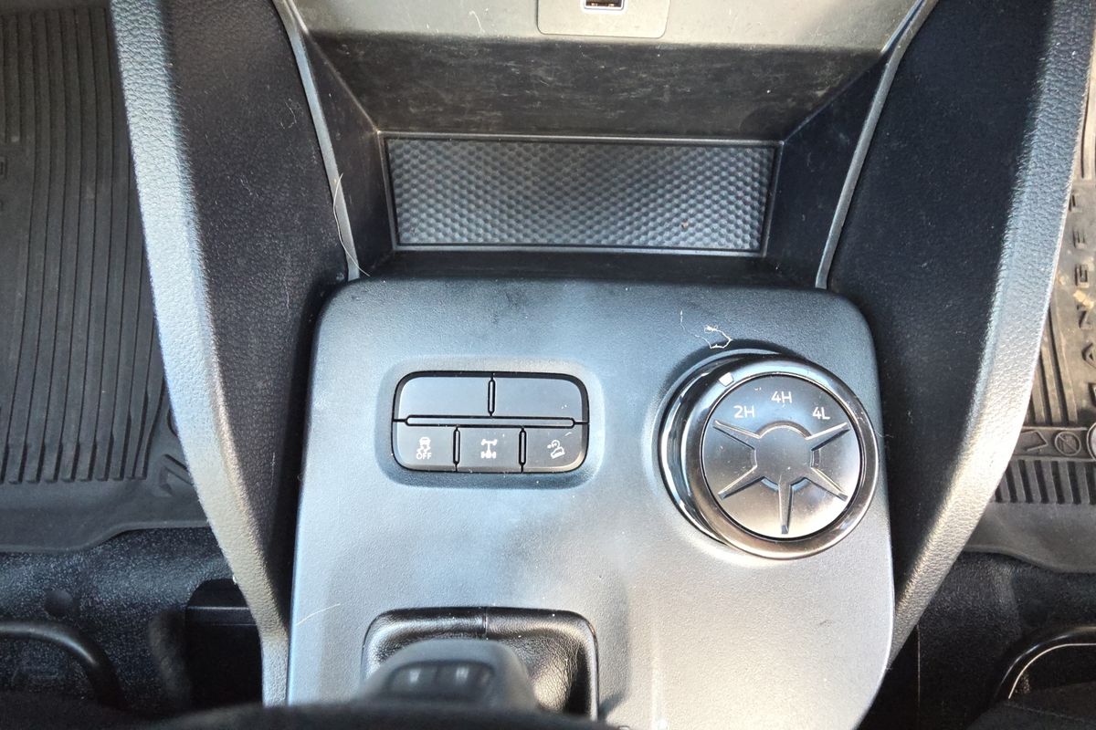 Ford 2022.00 DOUBLE CAB CHASSIS XL . 2.0L BiT DSL 10 SPD AUTO 4x4 .