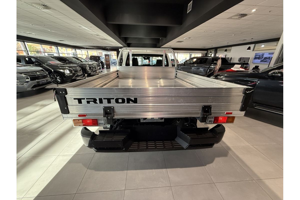 2026 Mitsubishi MV Triton GLX 2.4L D 6AT 4X4 SC CC