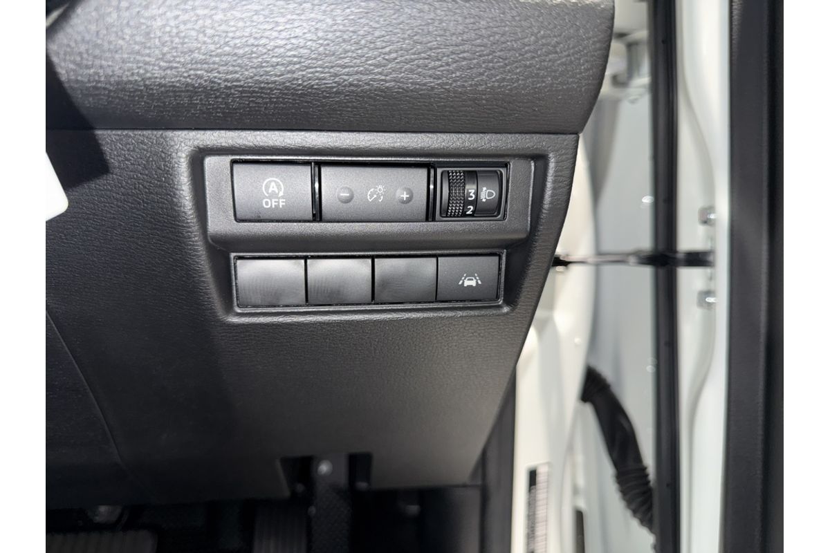 2026 Mitsubishi MV Triton GLX 2.4L D 6AT 4X4 SC CC