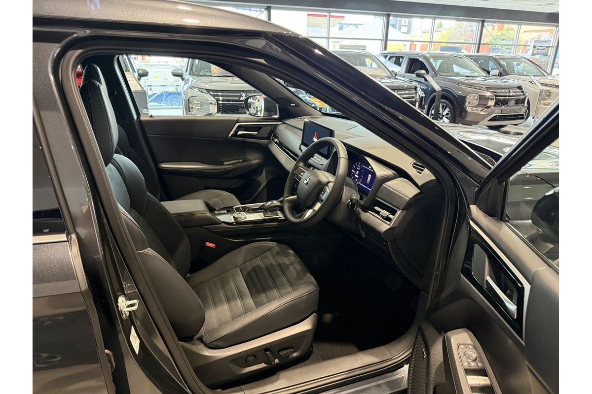 2026 Mitsubishi ZM Outlander LS BLACK 2.5L CVT 2WD 7ST