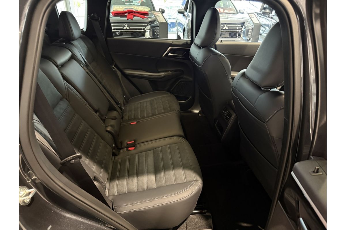 2026 Mitsubishi ZM Outlander LS BLACK 2.5L CVT 2WD 7ST