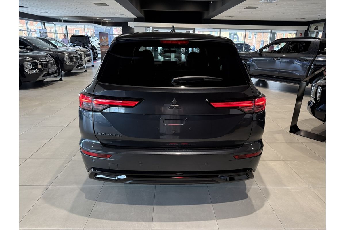 2026 Mitsubishi ZM Outlander LS BLACK 2.5L CVT 2WD 7ST