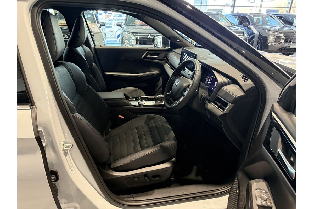 2026 Mitsubishi ZM Outlander LS BLACK 2.5L CVT 2WD 7ST