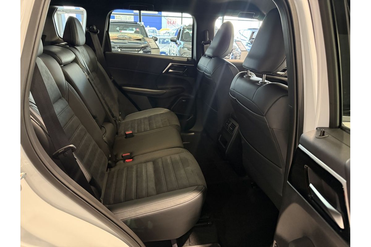 2026 Mitsubishi ZM Outlander LS BLACK 2.5L CVT 2WD 7ST