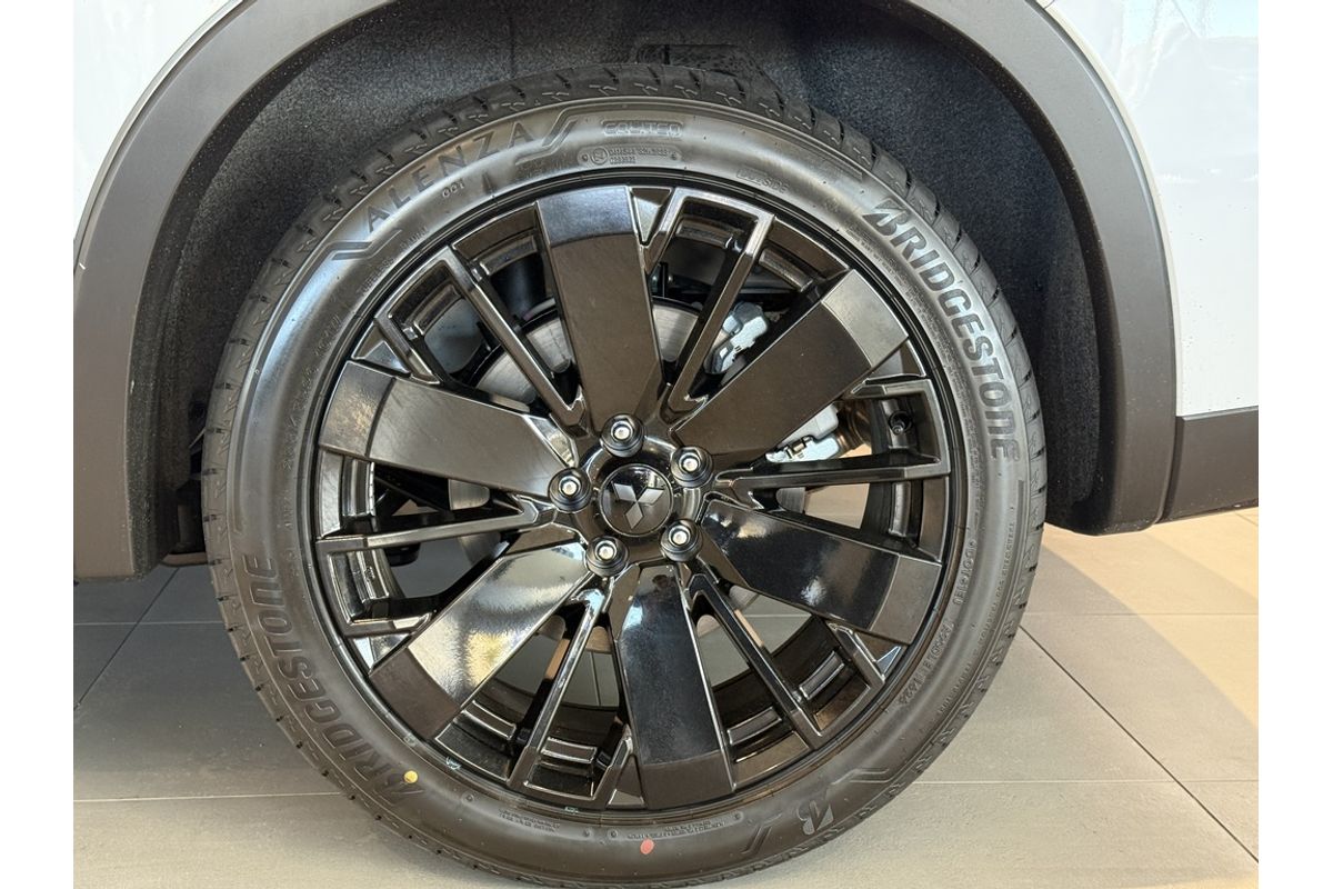 2026 Mitsubishi ZM Outlander LS BLACK 2.5L CVT 2WD 7ST